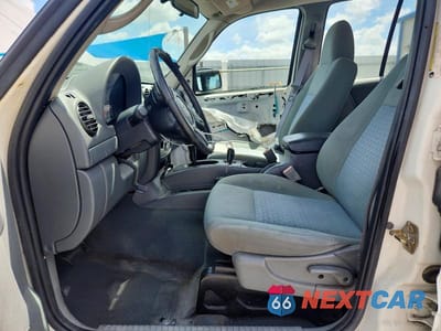 Zdjęcie 7 z 14 samochodu: 2005 JEEP LIBERTY SPORT VIN:1J4GK48K05W648362 - miniatura