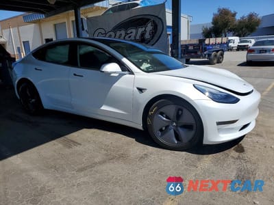 Czwarte zdjęcie samochodu z boku: 2018 TESLA MODEL 3 VIN:5YJ3E1EA3JF161841 - miniatura