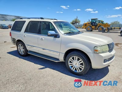 Czwarte zdjęcie samochodu z boku: 2007 LINCOLN NAVIGATOR VIN:5LMFU27547LJ24026 - miniatura
