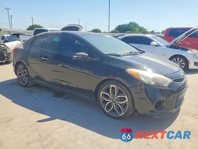 Czwarte zdjęcie samochodu z boku: 2016 KIA FORTE SX VIN:KNAFZ6A38G5619984 - miniatura