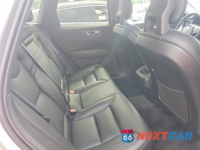 Zdjęcie 11 z 13 samochodu: 2018 VOLVO XC60 T5 VIN:LYV102RK0JB077329 - miniatura