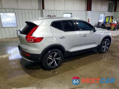 Trzecie zdjęcie samochodu z tyłu: 2025 VOLVO XC40 CORE VIN:YV4L12UJ0S2565863 - miniatura