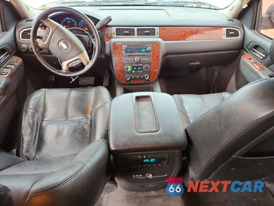 Zdjęcie 8 z 13 samochodu: 2012 CHEVROLET SUBURBAN C1500 LT VIN:1GNSCJE05CR236410 - miniatura