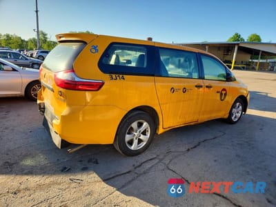 Trzecie zdjęcie samochodu z tyłu: 2017 TOYOTA SIENNA L 7-PASSENGER VIN:5TDZZ3DC1HS856239 - miniatura