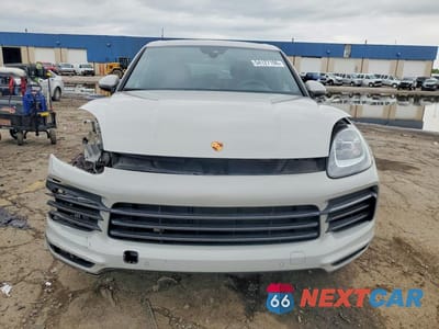 Piąte zdjęcie samochodu w środku: 2023 PORSCHE CAYENNE BASE VIN:WP1AA2AYXPDA04737 - miniatura