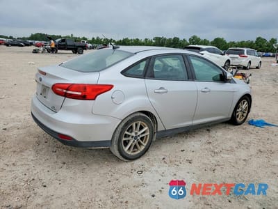 Trzecie zdjęcie samochodu z tyłu: 2016 FORD FOCUS SE VIN:1FADP3F27GL387071 - miniatura