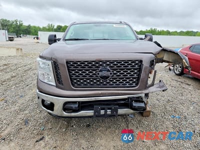 Piąte zdjęcie samochodu w środku: 2019 NISSAN TITAN SV VIN:1N6AA1E57KN501966 - miniatura