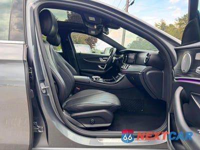Piąte zdjęcie samochodu w środku: 2017 MERCEDES-BENZ E 300 4MATIC VIN:WDDZF4KB5HA072058 - miniatura