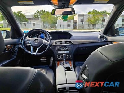 Zdjęcie 9 z 10 samochodu: 2012 MERCEDES-BENZ C 250 VIN:WDDGF4HB2CR194515 - miniatura