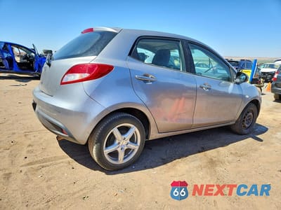 Trzecie zdjęcie samochodu z tyłu: 2011 MAZDA MAZDA2 VIN:JM1DE1HY1B0122162 - miniatura