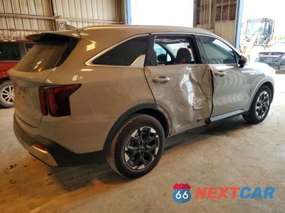 Trzecie zdjęcie samochodu z tyłu: 2025 KIA SORENTO S VIN:5XYRL4JCXSG390133 - miniatura
