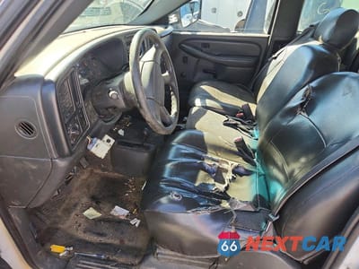 Zdjęcie 7 z 12 samochodu: 2004 CHEVROLET SILVERADO K3500 VIN:1GBHK39214E285551 - miniatura