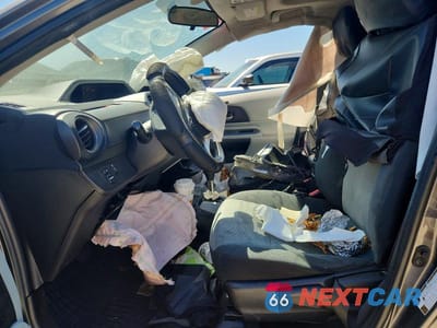 Zdjęcie 7 z 12 samochodu: 2012 TOYOTA PRIUS C THREE VIN:JTDKDTB37C1002722 - miniatura