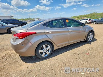 Trzecie zdjęcie samochodu z tyłu: 2013 HYUNDAI ELANTRA GLS VIN:5NPDH4AEXDH445852 - miniatura