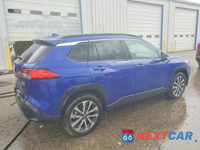 Trzecie zdjęcie samochodu z tyłu: 2022 TOYOTA COROLLA CROSS XLE VIN:7MUDAAAG1NV037097 - miniatura