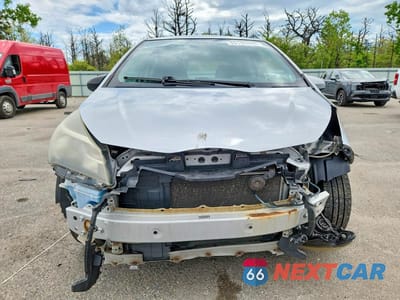 Piąte zdjęcie samochodu w środku: 2015 TOYOTA YARIS 5-DOOR L VIN:VNKKTUD34FA027515 - miniatura