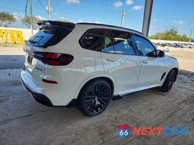 Trzecie zdjęcie samochodu z tyłu: 2025 BMW X5 M60I VIN:5UX33EU05S9W95715 - miniatura
