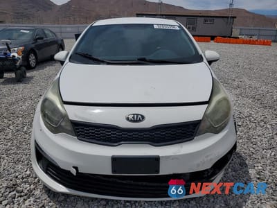 Piąte zdjęcie samochodu w środku: 2016 KIA RIO LX VIN:KNADM4A33G6575381 - miniatura