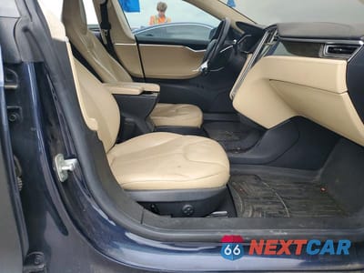 Zdjęcie 10 z 12 samochodu: 2014 TESLA MODEL S VIN:5YJSA1H15EFP50284 - miniatura