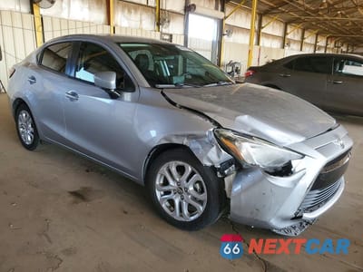 Czwarte zdjęcie samochodu z boku: 2018 TOYOTA YARIS IA BASE VIN:3MYDLBYV3JY309779 - miniatura