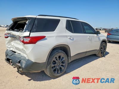 Trzecie zdjęcie samochodu z tyłu: 2020 CHEVROLET TRAVERSE RS VIN:1GNERJKWXLJ144180 - miniatura