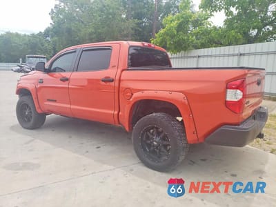 Drugie zdjęcie samochodu z przodu: 2018 TOYOTA TUNDRA CREWMAX SR5 VIN:5TFDW5F19JX747375 - miniatura
