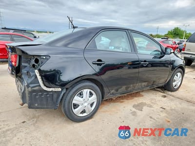Trzecie zdjęcie samochodu z tyłu: 2010 KIA FORTE EX VIN:KNAFU4A2XA5063954 - miniatura