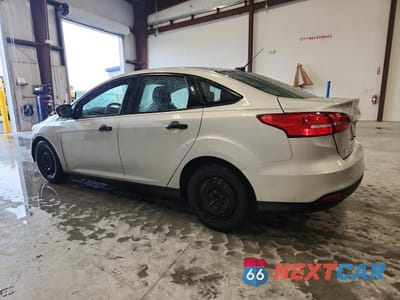 Drugie zdjęcie samochodu z przodu: 2017 FORD FOCUS S VIN:1FADP3E20HL220991 - miniatura