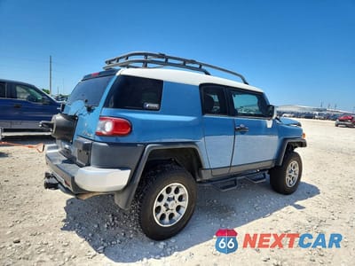 Trzecie zdjęcie samochodu z tyłu: 2012 TOYOTA FJ CRUISER BASE VIN:JTEBU4BF6CK121996 - miniatura