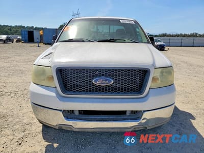 Piąte zdjęcie samochodu w środku: 2004 FORD F150 VIN:1FTRX12514KC09808 - miniatura