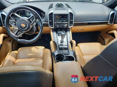 Zdjęcie 8 z 13 samochodu: 2015 PORSCHE CAYENNE S HYBRID VIN:WP1AE2A2XFLA53845 - miniatura