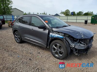 Czwarte zdjęcie samochodu z boku: 2023 FORD ESCAPE ST LINE VIN:1FMCU9MN4PUB38747 - miniatura