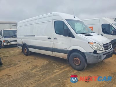 Czwarte zdjęcie samochodu z boku: 2011 MERCEDES BENZ SPRINTER 2500 DELIVERY VAN VIN:WD3PE8CB6B5604986 - miniatura