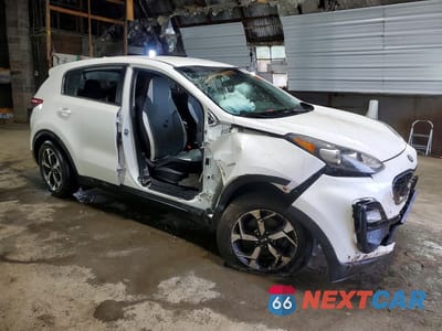 Czwarte zdjęcie samochodu z boku: 2021 KIA SPORTAGE LX VIN:KNDPMCAC8M7935941 - miniatura