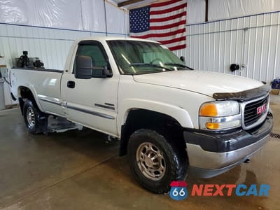 Czwarte zdjęcie samochodu z boku: 2002 GMC SIERRA K2500 HEAVY DUTY VIN:1GTHK24G72E210553 - miniatura