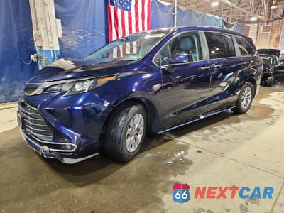 2024 TOYOTA SIENNA XLE 5TDYRKEC1RS215663 - główne zdjęcie licytacji z USA - miniatura