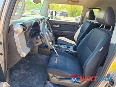 Zdjęcie 7 z 13 samochodu: 2007 TOYOTA FJ CRUISER BASE VIN:JTEBU11F870038832 - miniatura