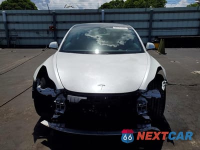 Piąte zdjęcie samochodu w środku: 2021 TESLA MODEL 3 VIN:5YJ3E1EC2MF026565 - miniatura