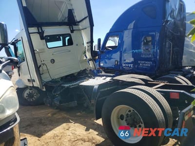 Trzecie zdjęcie samochodu z tyłu: 2025 VOLVO VNR SEMI TRUCK VIN:4V4W39EG1SN670646 - miniatura