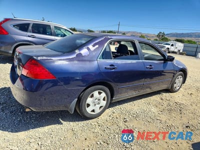 Trzecie zdjęcie samochodu z tyłu: 2006 HONDA ACCORD LX VIN:1HGCM564X6A136827 - miniatura