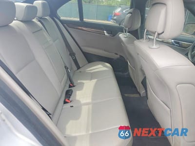 Zdjęcie 10 z 12 samochodu: 2008 MERCEDES-BENZ C 350 VIN:WDDGF56X48F015484 - miniatura