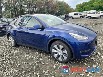 Czwarte zdjęcie samochodu z boku: 2023 TESLA MODEL Y VIN:7SAYGDEE7PA093430 - miniatura