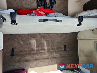 Zdjęcie 6 z 10 samochodu: 2014 VOLVO VNL SEMI TRUCK VIN:4V4NC9EH2EN170696 - miniatura