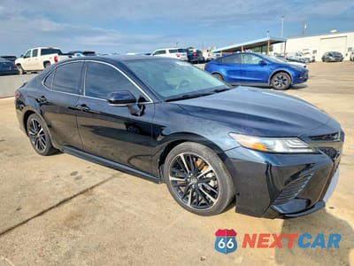 Czwarte zdjęcie samochodu z boku: 2019 TOYOTA CAMRY XSE VIN:4T1B61HK0KU811176 - miniatura