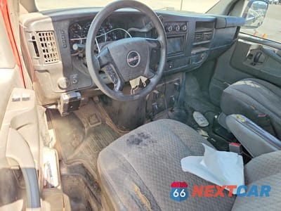Zdjęcie 8 z 13 samochodu: 2015 GMC SAVANA G2500 VIN:1GTW7FCFXF1279517 - miniatura
