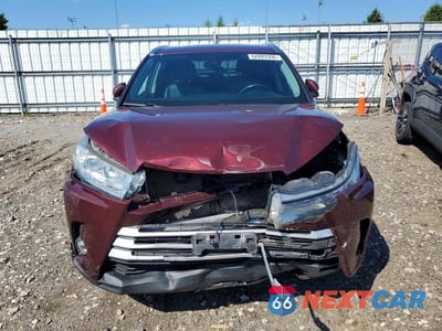 Piąte zdjęcie samochodu w środku: 2019 TOYOTA HIGHLANDER XLE VIN:5TDJZRFH7KS721766 - miniatura