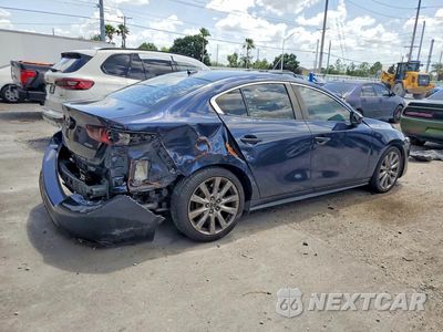 Trzecie zdjęcie samochodu z tyłu: 2019 MAZDA 3 PREFERRED VIN:3MZBPADLXKM111988 - miniatura