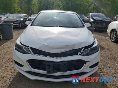 Piąte zdjęcie samochodu w środku: 2017 CHEVROLET CRUZE LT VIN:1G1BE5SM2H7216015 - miniatura