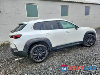 Trzecie zdjęcie samochodu z tyłu: 2023 MAZDA CX-50 PREFERRED PLUS VIN:7MMVABCM6PN138104 - miniatura