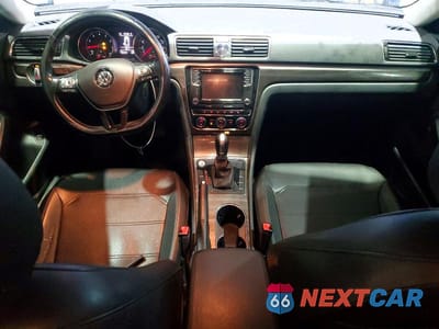 Zdjęcie 8 z 12 samochodu: 2017 VOLKSWAGEN PASSAT SE VIN:1VWBT7A39HC046063 - miniatura